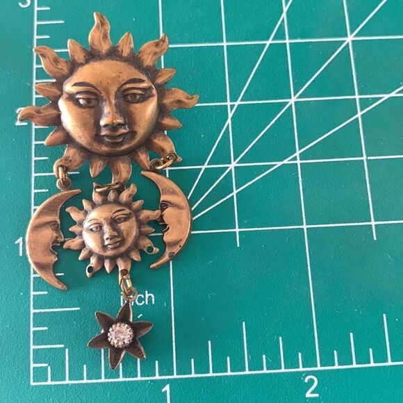 Gold Banana Bob Sun face moon star chandelier earrings - Picture 7 of 8